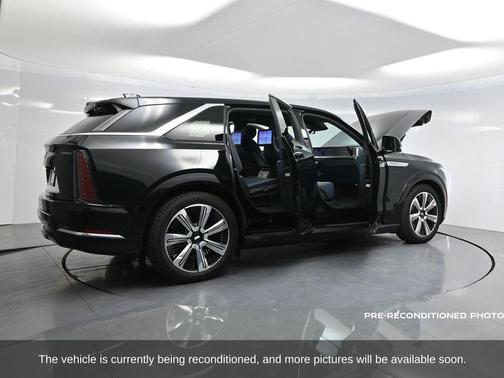 2025 Cadillac Escalade IQ Luxury 2