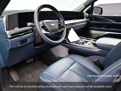 2025 Cadillac Escalade IQ Luxury 2