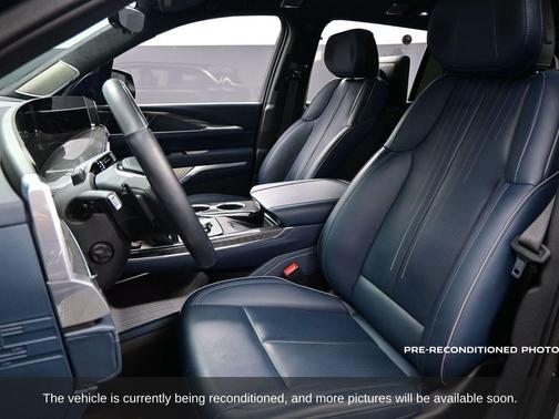 2025 Cadillac Escalade IQ Luxury 2