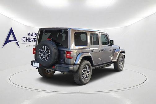Granite Crystal Metallic Clearcoat 2026 Jeep Wrangler 4-Door Sahara 4x4