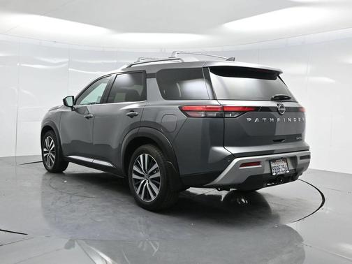 2022 Nissan Pathfinder Platinum 2WD