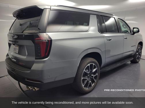 2025 Chevrolet Suburban RST