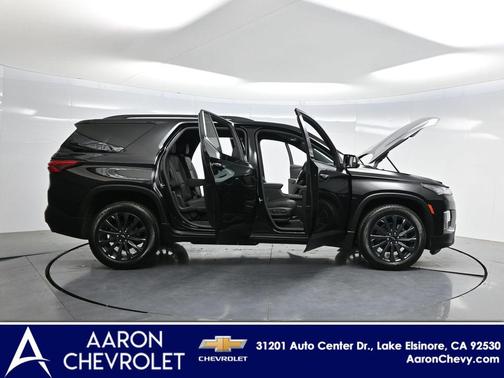 Mosaic Black Metallic 2023 Chevrolet Traverse RS
