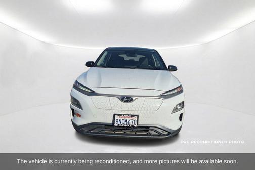 Chalk White/Black Roof 2020 Hyundai KONA EV SEL