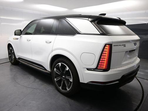 2025 Cadillac Escalade IQ Sport 2