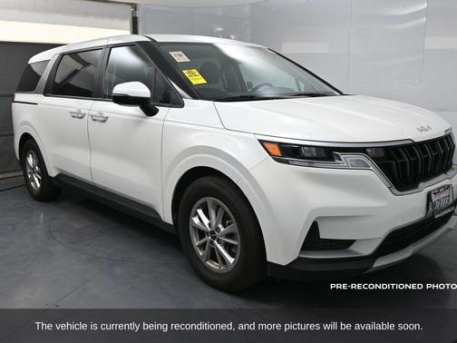 2024 Kia Carnival LX