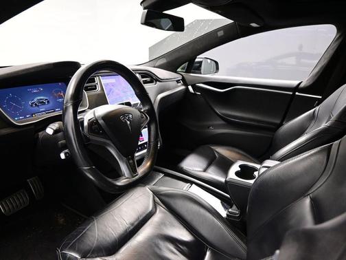 2015 Tesla Model S 90D