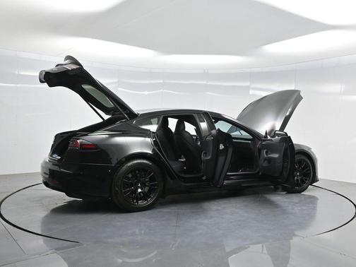 2022 Tesla Model S Plaid
