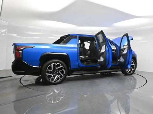 2025 Chevrolet Silverado EV RST