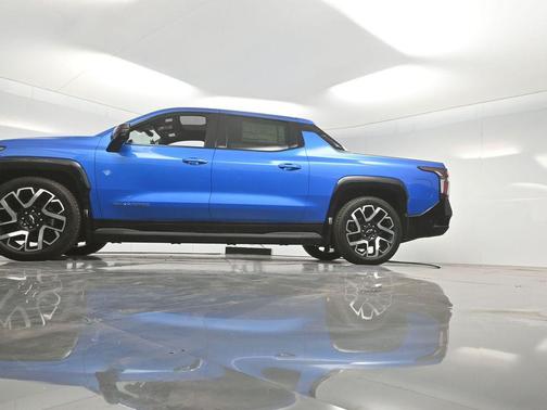 2025 Chevrolet Silverado EV RST