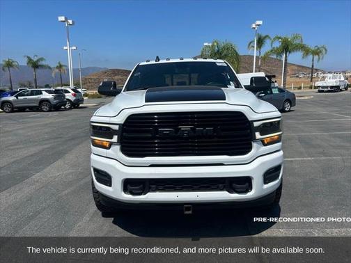 2022 RAM 3500 Laramie Crew Cab 4x4 8' Box