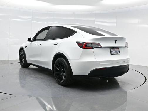 2021 Tesla Model Y Standard Range Rear-Wheel Drive