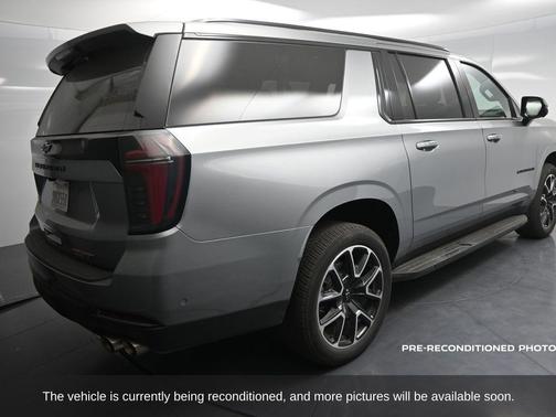 2025 Chevrolet Suburban RST
