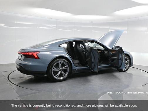 2022 Audi e-tron GT Premium Plus