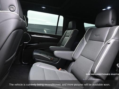 2025 Cadillac Escalade ESV Premium Luxury