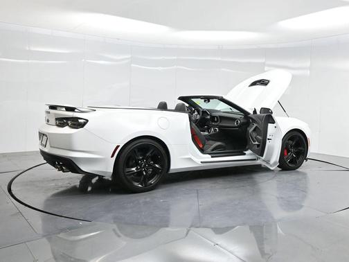 2024 Chevrolet Camaro RWD Convertible LT1