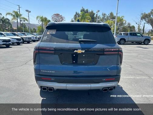 2025 Chevrolet Traverse LT