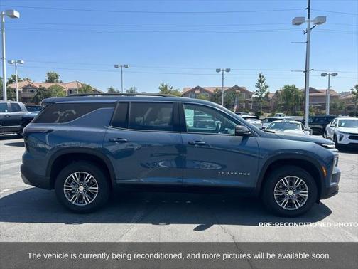 2025 Chevrolet Traverse LT