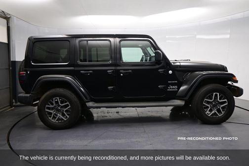 Black Clearcoat 2024 Jeep Wrangler 4-Door Sahara 4x4
