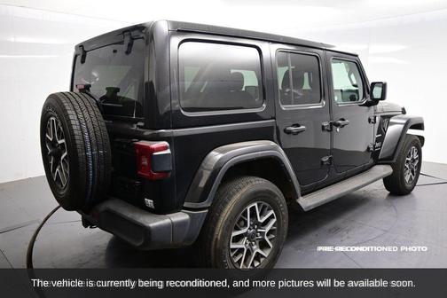 Black Clearcoat 2024 Jeep Wrangler 4-Door Sahara 4x4