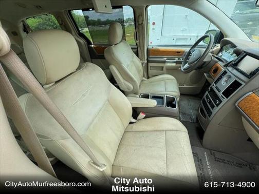 2010 Chrysler Town & Country Limited