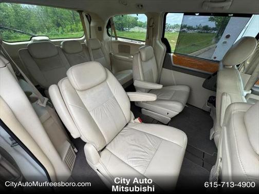 2010 Chrysler Town & Country Limited