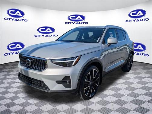 2024 Volvo XC40 B5 Ultimate Bright Theme