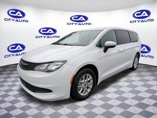 2022 Chrysler Voyager LX