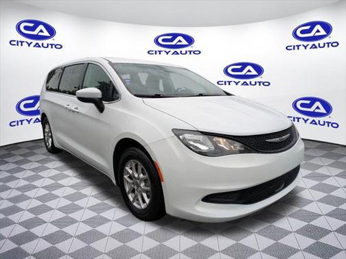 2022 Chrysler Voyager LX