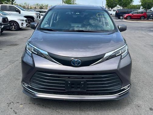 2021 Toyota Sienna XLE 7 Passenger