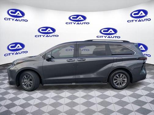 2025 Toyota Sienna XLE 8 Passenger