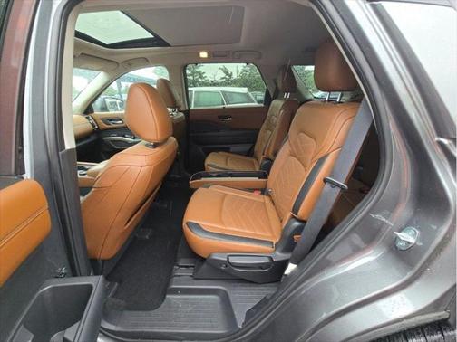 2022 Nissan Pathfinder Platinum 4WD