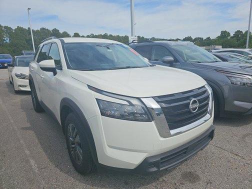 Glacier White 2025 Nissan Pathfinder SV