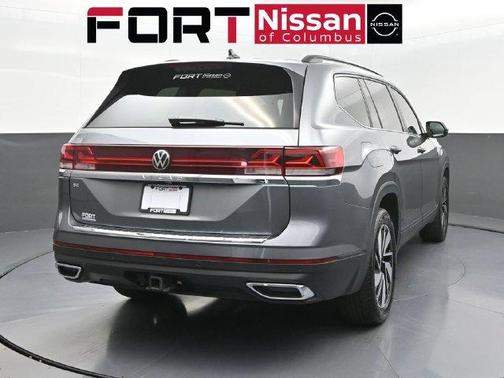 Platinum Gray Metallic 2024 Volkswagen Atlas 2.0T SE w/Technology