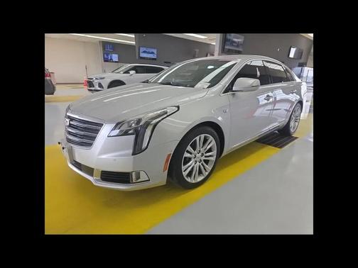 Crystal White Tricoat 2019 Cadillac XTS Luxury