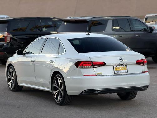 2022 Volkswagen Passat 2.0T SE