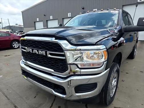 2024 RAM 2500 Tradesman Crew Cab 4x4 6'4' Box