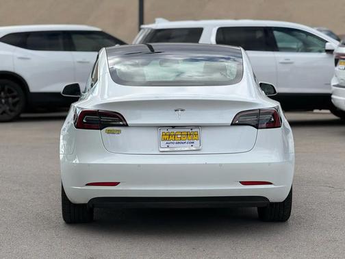 Pearl White Multi-Coat 2019 Tesla Model 3 Mid Range