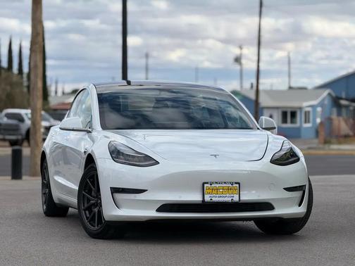 Pearl White Multi-Coat 2019 Tesla Model 3 Mid Range
