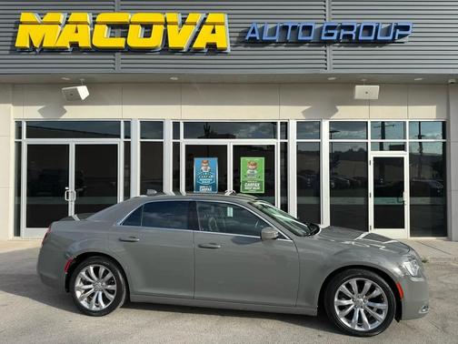 Ceramic Grey Clearcoat 2018 Chrysler 300 Touring
