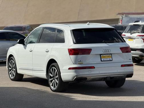 White 2019 Audi Q7 55 Premium Plus