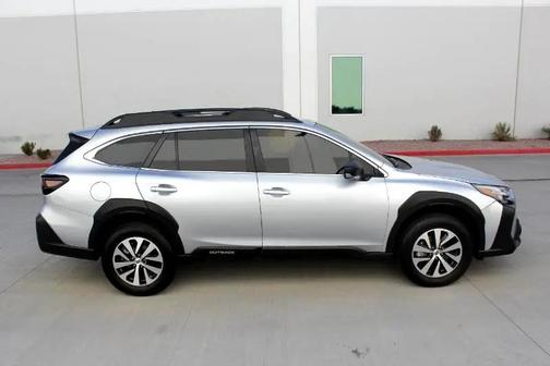 2025 Subaru Outback Base