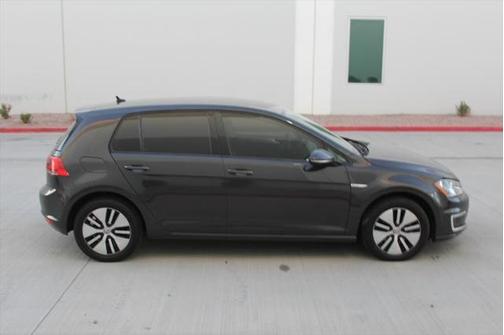 2016 Volkswagen e-Golf SE