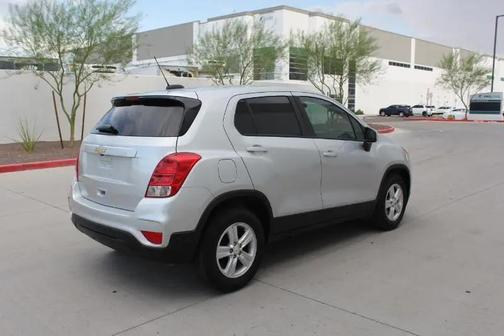 Silver Ice Metallic 2022 Chevrolet Trax LS