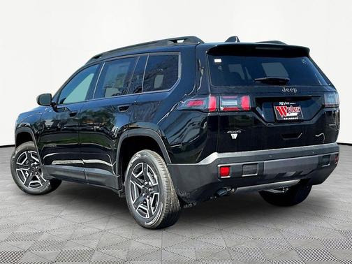 Diamond Black Crystal Pearlcoat 2026 Jeep Cherokee Laredo 4x4