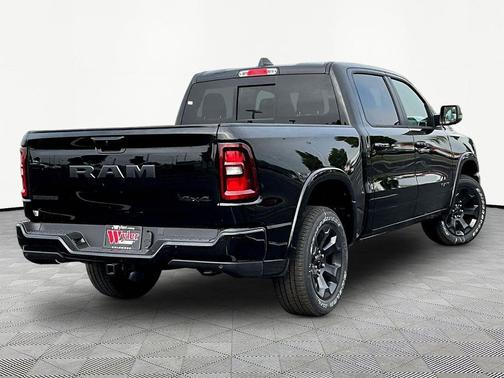 Diamond Black Crystal Pearlcoat 2026 RAM 1500 Big Horn/Lone Star