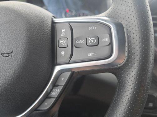 2025 RAM 2500 Tradesman Crew Cab 4x4 6'4' Box
