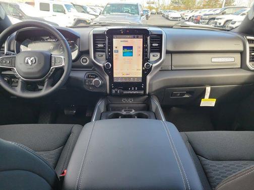 Diamond Black Crystal Pearlcoat 2026 RAM 1500 Big Horn/Lone Star