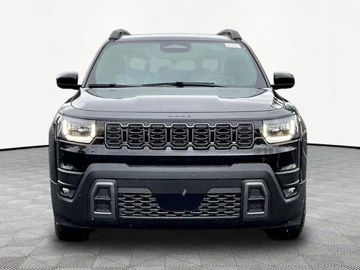 Diamond Black Crystal Pearlcoat 2026 Jeep Cherokee Laredo