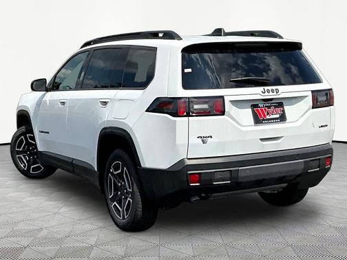 Bright White Clearcoat 2026 Jeep Cherokee Laredo